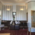 Отель The Westlynne & 3*