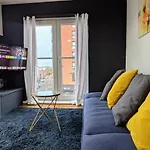 Lord Street With Free Parking & Wifi- Salford Uni, Victoria Station, Ao Arena アパート