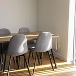 Stylish 3-bed Near Victoria Apartment *