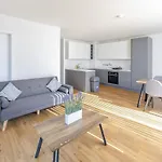 Stylish 3-bed Near Victoria * Manchester
