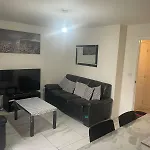 New 5 Bedroom House Sleeps 8, 5mins Etihad, Coop Live, Centre Tatil Evi