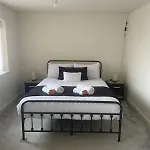 New 5 Bedroom House Sleeps 8, 5mins Etihad, Coop Live, Centre Manchester