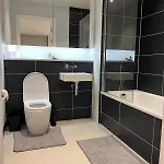 Daire High-end 2 Bed Retreat - Ao Arena & Victoria Stn *