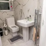 Elegant And Modern 3 Double Bedroom Near Centre Entire House Parking Oda ve Kahvaltı