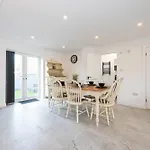 Modern 5-bed Ev Centre 10 Min Tatil Evi Manchester