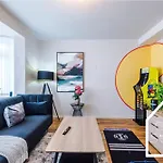 Spacious 3 Bed With Pac-man, Darts And 2 Parking Spaces *