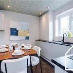 Spacious 3 Bed With Pac-man, Darts And 2 Parking Spaces * Manchester