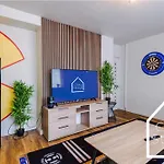 Spacious 3 Bed With Pac-man, Darts And 2 Parking Spaces * Manchester