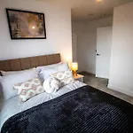 Fabulous 2 Bedroom In *
