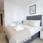 Contemporary In Daire