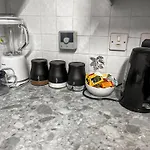 New Getaway - Free Gated Parking With Fob Appartement *