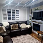 Sleeps 5 - Free Parking Wifi Near Airport & * Manchester