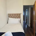 Modern & Bright 3br Near Ctr!