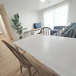 Проживание в семье New Private In Shared 2 Bed Flat Camp St *