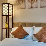 Modern 3br Sleeps 7 Parking Holiday home *