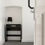 Appartamento Free Parking, Large House For Contractors & Families, Sleeps 6, 15mins To Centre *