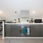 Daire Stylish & Modern 3br - Garden, Parking & Ps5 Manchester