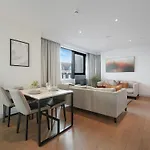 Stylish And Spacious 2 Bedroom 2 Bathroom *