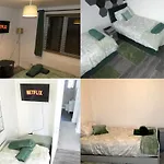 Spacious 4 Bed Maisonette Close To Salford Quays And With Smart Tvs And Netflix Perfect For Families And Contractors مانشستر