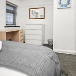 Family-friendly With Free Parking And Workspace