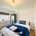 5br Jacuzzi, Garden & Parking