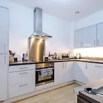 New, Luxe 2br, Manchester, Pool Table, Parking, Balcony, Ps4 Manchester