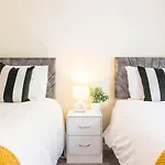 Modern Near Mediacity, Airport And Old Trafford With Secure Parking Апартаменты *