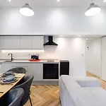 Nap At The Heim * Μάντσεστερ