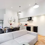 Nap At The Heim * Μάντσεστερ