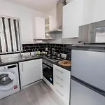Etihad Stadium - Spacious Stay, 5 Mins To Stadium Daire