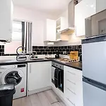 Daire Etihad Stadium - Spacious Stay, 5 Mins To Stadium Manchester