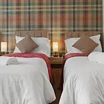 Modern 4 Bedroom House For 9 Guests With Free Parking By The Cosy Corner Nationwide *