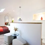 Nap At The Heim * Μάντσεστερ