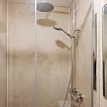 Modern 4 Bedroom House For 9 Guests With Free Parking By The Cosy Corner Nationwide Apartmán *