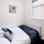 Cowesby Co-living - Private Self-cater Manchester