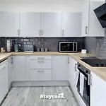 Cowesby Co-living - Private Self-cater *