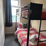 The Hive 2-bed With Kitchen And Private Bathroom In Lively Monton Village - Sleeps 4 - Free Wifi - Parking Nearby *