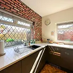 Holiday home 5br Jacuzzi, Garden & Parking *