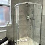Daisybank Co-living - Private Self-cater *