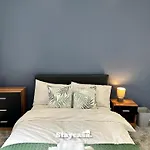 Daisybank Co-living - Private Self-cater Manchester