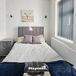 Tatil Evi Beresford Co-living - Private Self-cater Manchester