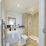 New! 2 Bedroom Flat In Waters By With Us, Perfect For Families, Couples & Groups, Free Private Parking! * Manchester