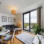 New! 2 Bedroom Flat In Waters By With Us, Perfect For Families, Couples & Groups, Free Private Parking! * Manchester