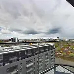 Apartamento New! 2 Bedroom Flat In Waters By With Us, Perfect For Families, Couples & Groups, Free Private Parking! *