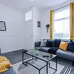 別荘 Spacious 2-bed 5mins To Co-op Live & Etihad Campus W Free Parking