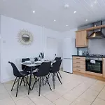別荘 Spacious 2-bed 5mins To Co-op Live & Etihad Campus W Free Parking