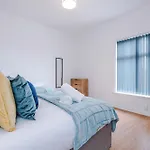 Spacious 2-bed 5mins To Co-op Live & Etihad Campus W Free Parking 別荘 *