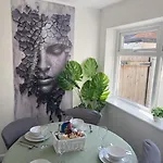 別荘 Modern 3 Bed House In Salford With Free Parking マンチェスター
