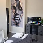 別荘 Modern 3 Bed House In Salford With Free Parking