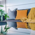 Spacious 2-bed 5mins To Co-op Live & Etihad Campus W Free Parking 別荘 *